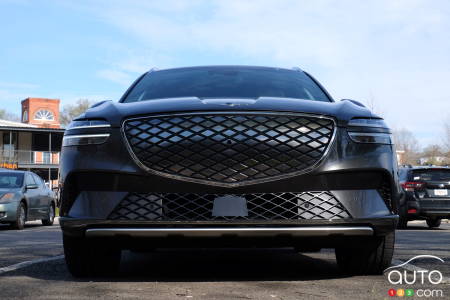 2023 Genesis Electrified GV70 - Front end, headlights